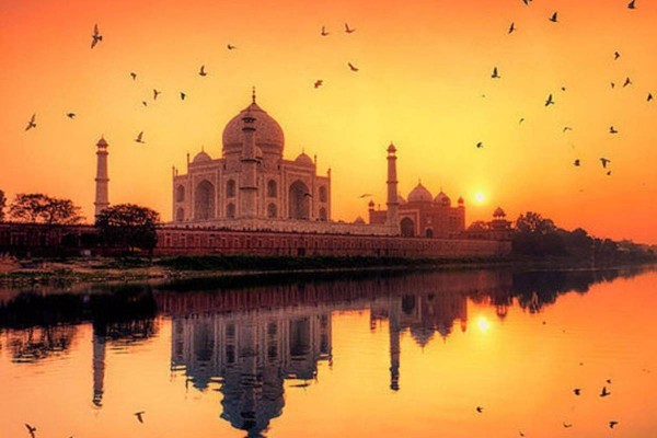 Sunrise Taj Mahal 2-Day Trip from Kochi