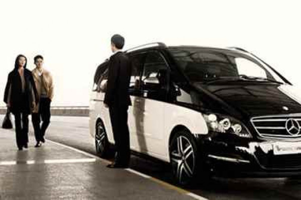 Private Airport Transfer from Ahmedabad Hotel to Ahmedabad Airport