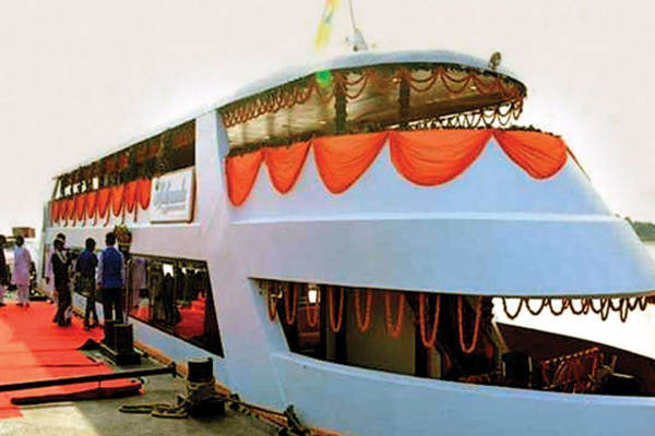 Evening Ganga Aarti Tour With Maharaja Boat Ride