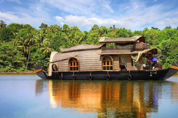 Discover Tranquility: 4-Day Kerala Backwater Tour